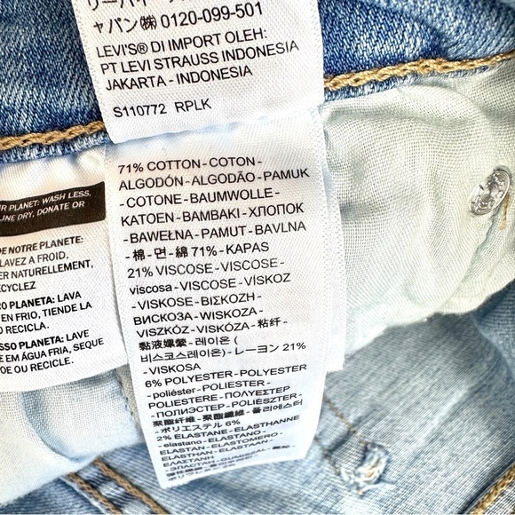 Levi’s Highrise Hypersoft Shorts in Medium Wash Size 28/6 Small - Picture 9 of 13